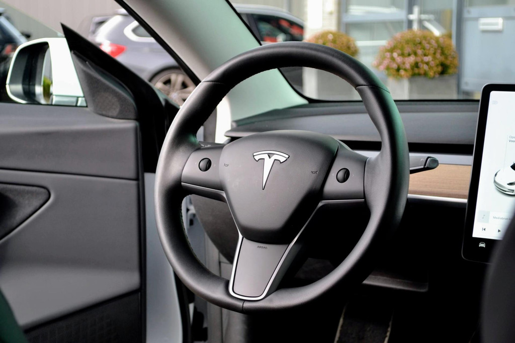 Tesla Model 3 AWD (J852JS) met abonnement