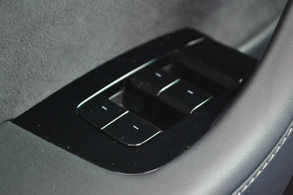 Tesla Model 3 AWD (J852JS) met abonnement