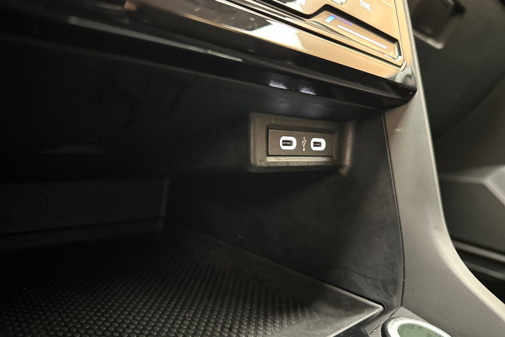 Volkswagen T-Cross (T547RH) met abonnement