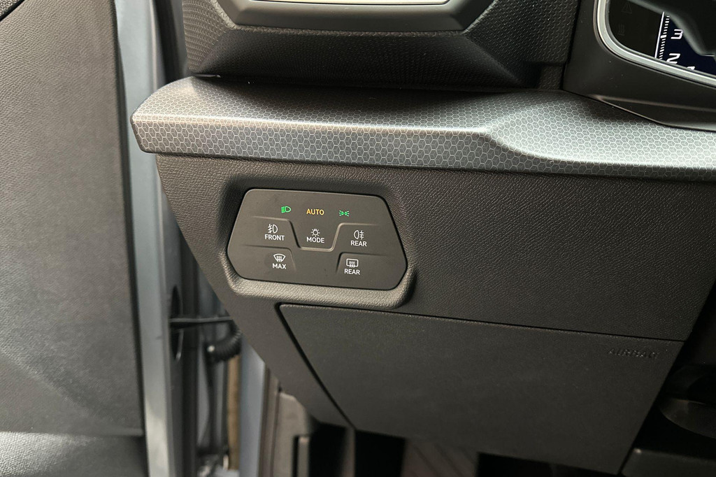 Seat Leon (X740LT) met abonnement