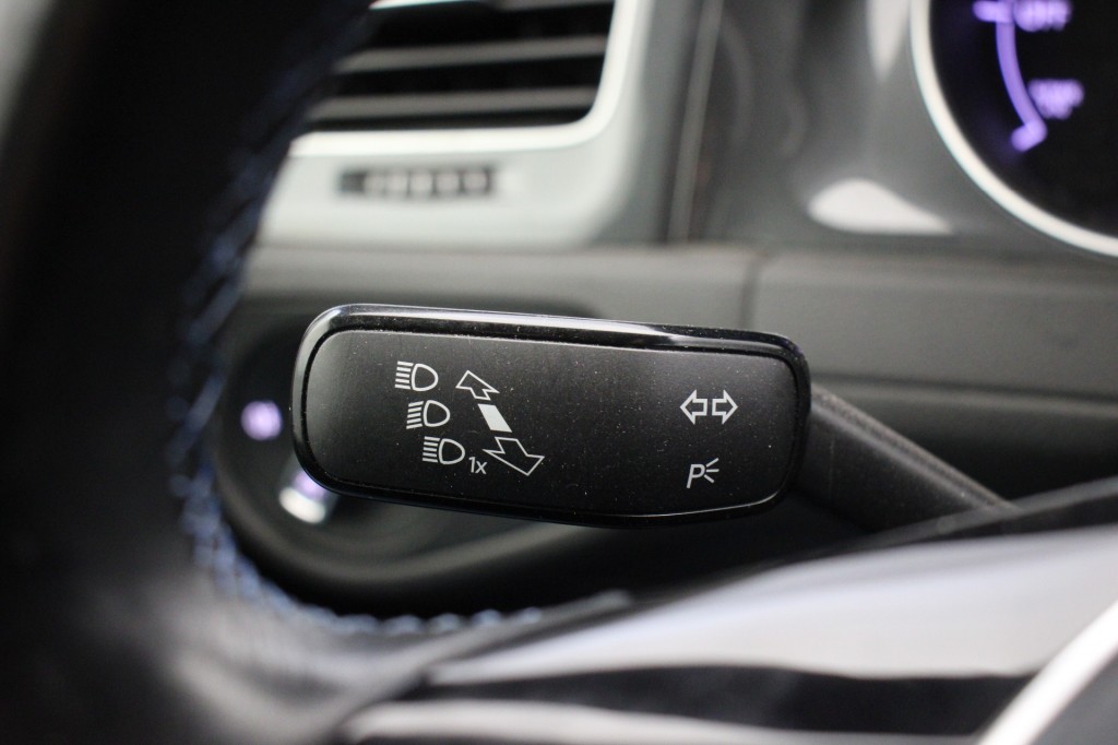 Volkswagen e-Golf (G877JS) met abonnement