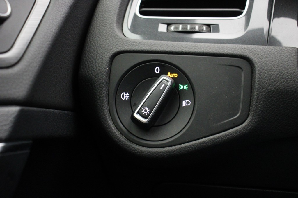 Volkswagen e-Golf (G877JS) met abonnement