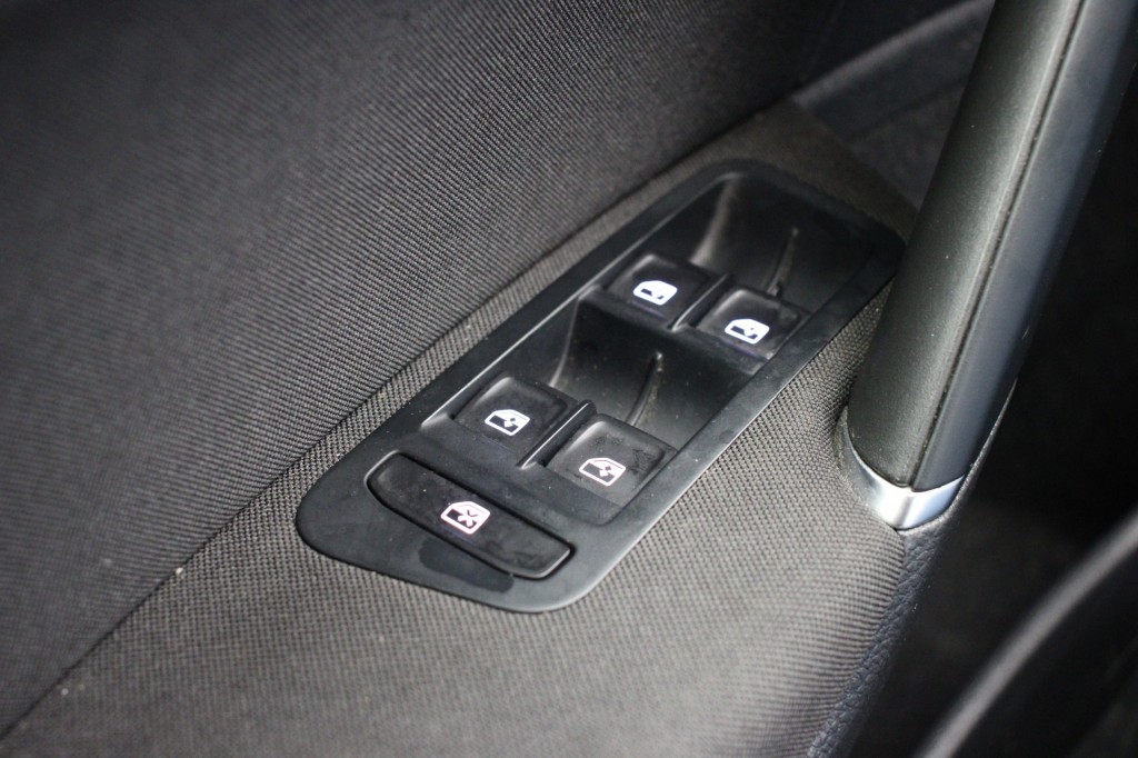 Volkswagen e-Golf (G877JS) met abonnement