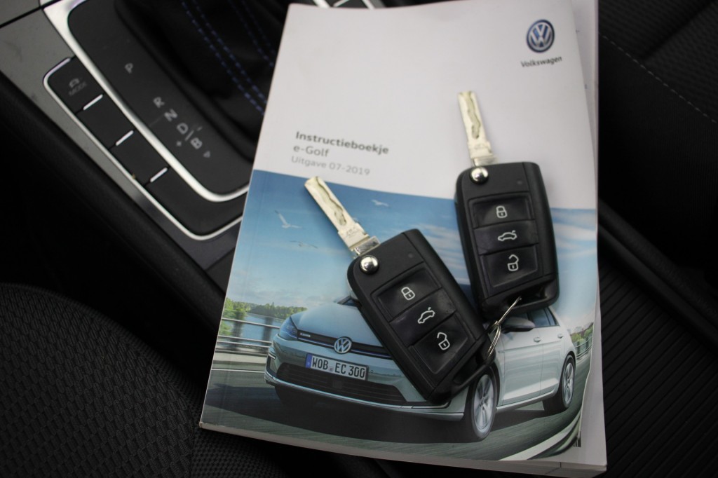 Volkswagen e-Golf (G877JS) met abonnement