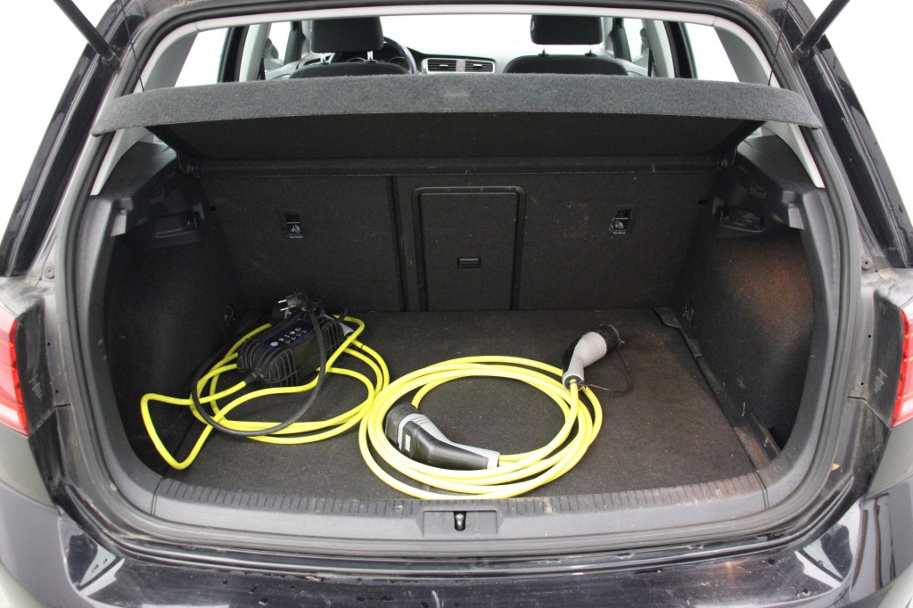 Volkswagen e-Golf (G877JS) met abonnement