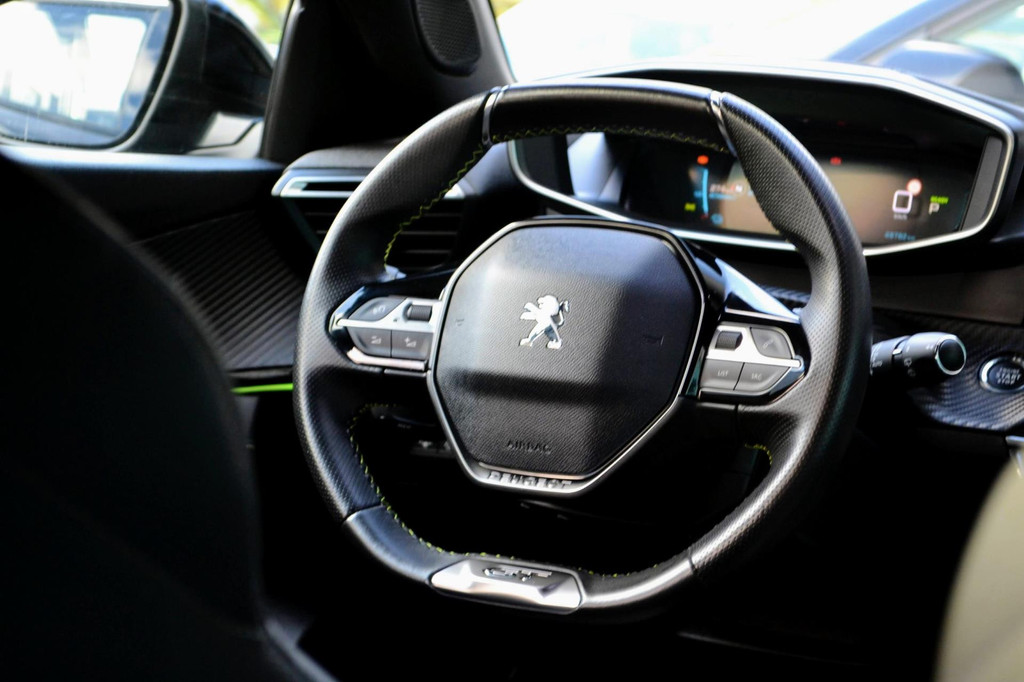 Peugeot e-2008 (J917JF) met abonnement