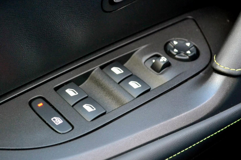 Peugeot e-2008 (J917JF) met abonnement