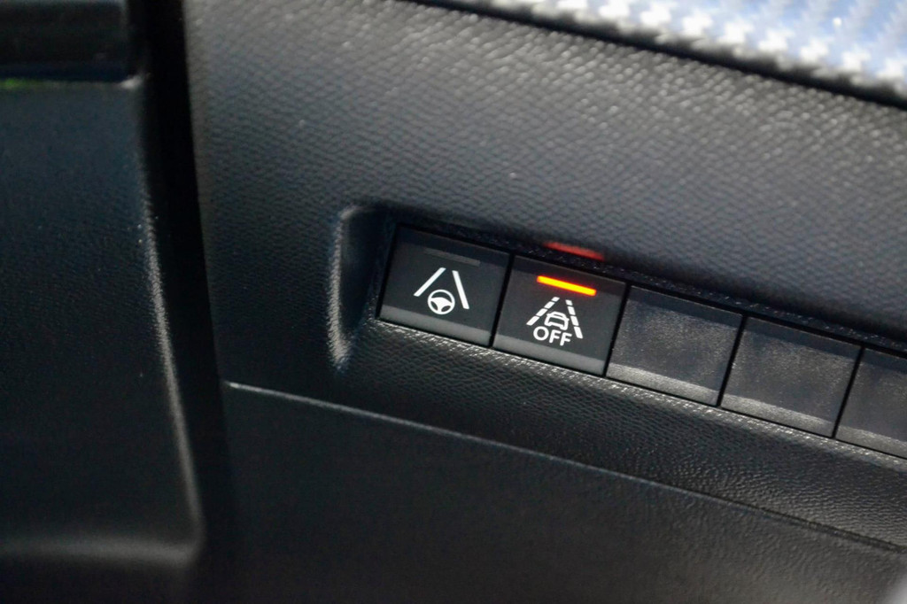 Peugeot e-2008 (J917JF) met abonnement