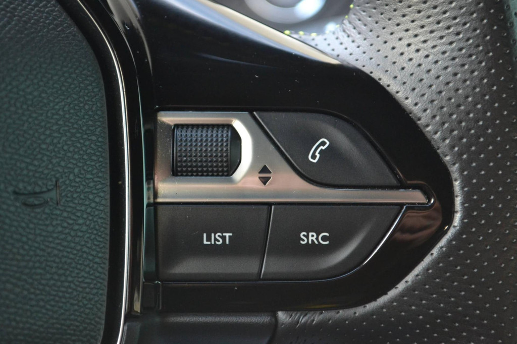 Peugeot e-2008 (J917JF) met abonnement