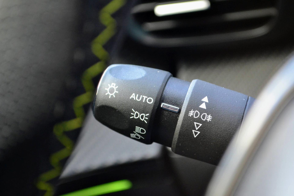 Peugeot e-2008 (J917JF) met abonnement