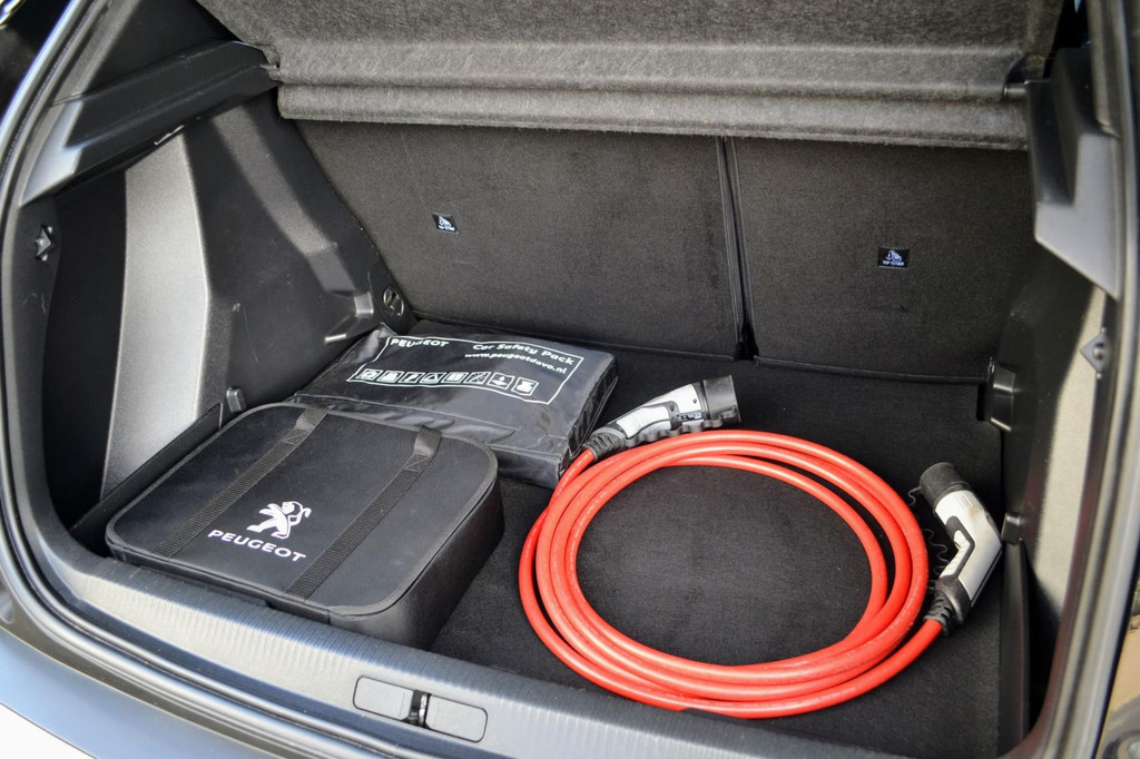 Peugeot e-2008 (J917JF) met abonnement