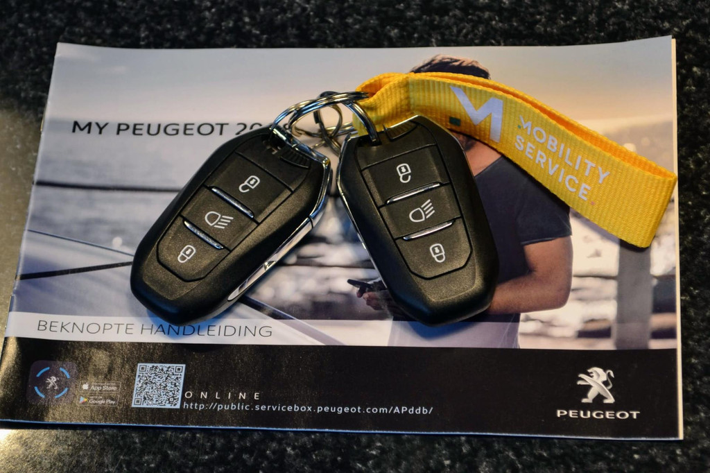 Peugeot e-2008 (J917JF) met abonnement