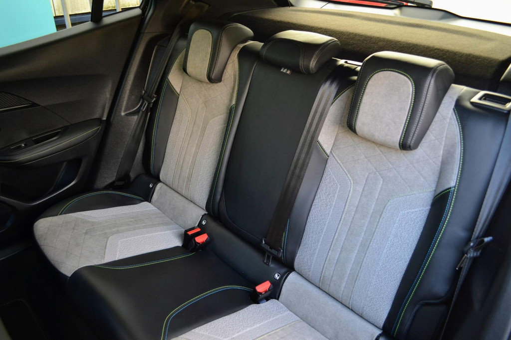 Peugeot e-2008 (J917JF) met abonnement