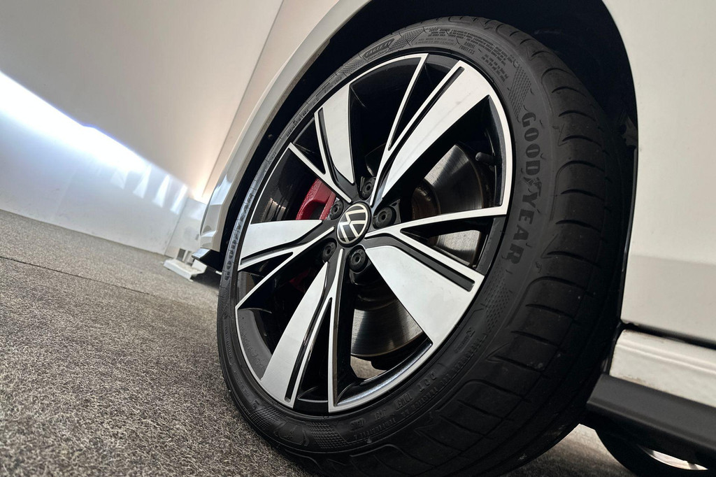 Volkswagen Golf GTE (X404LV) met abonnement