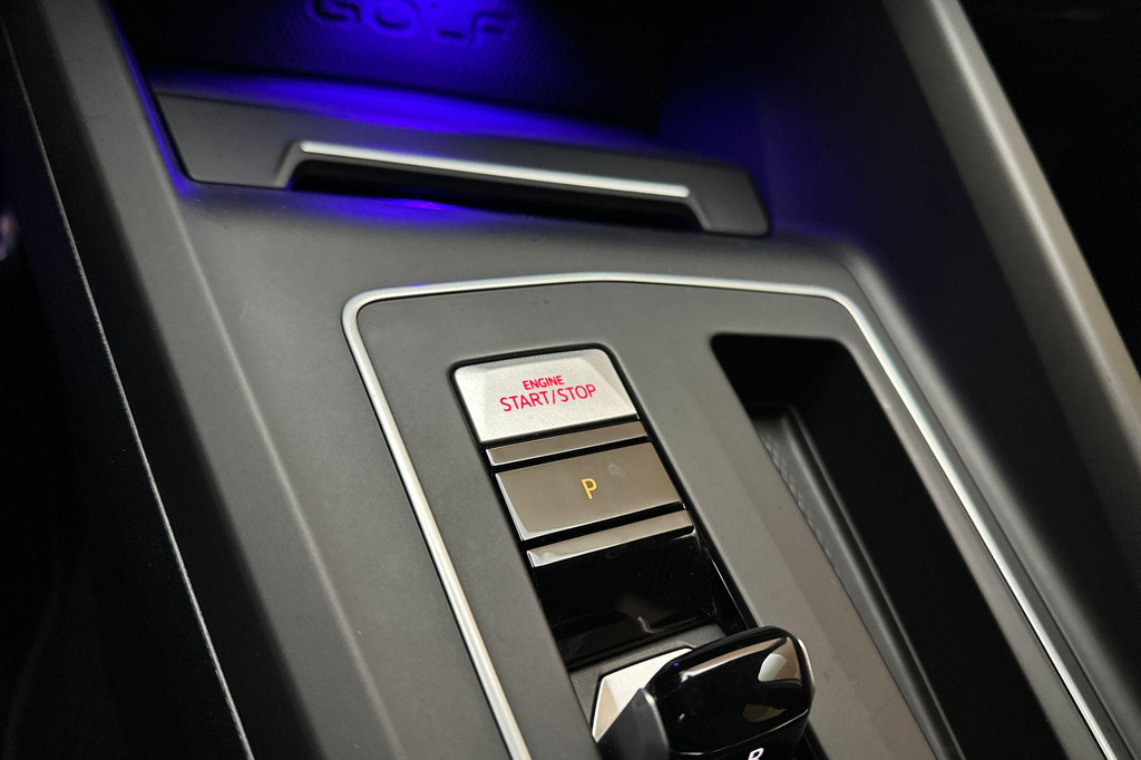 Volkswagen Golf GTE (X404LV) met abonnement