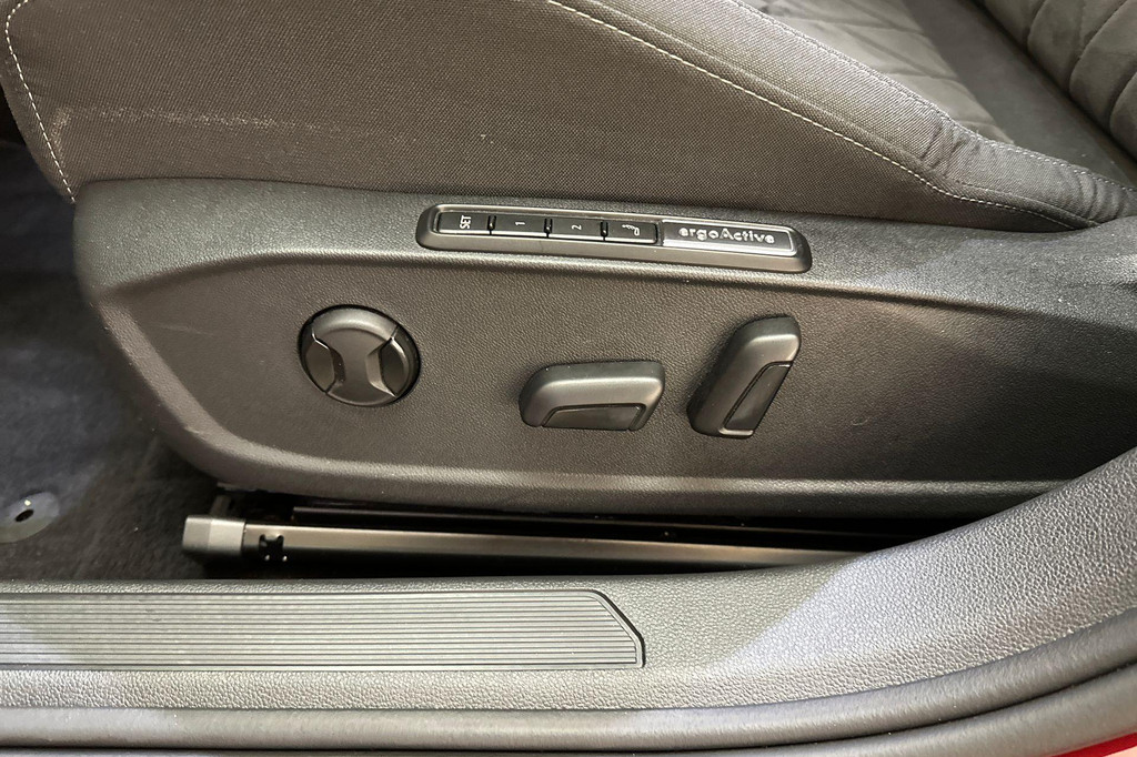 Volkswagen Golf (T556RH) met abonnement