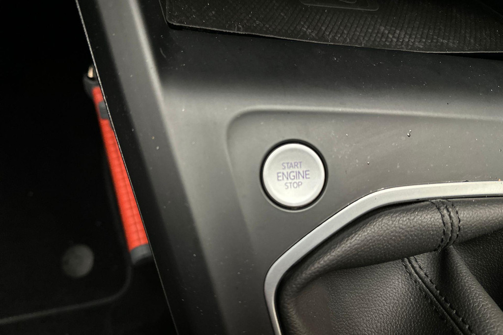 Volkswagen Golf (T556RH) met abonnement