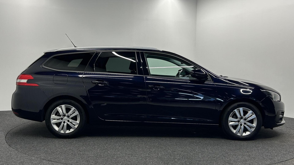 Peugeot 308 (J712RD) met abonnement