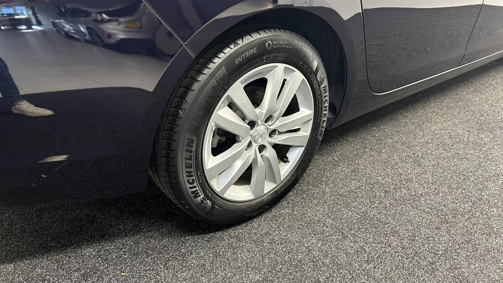 Peugeot 308 (J712RD) met abonnement