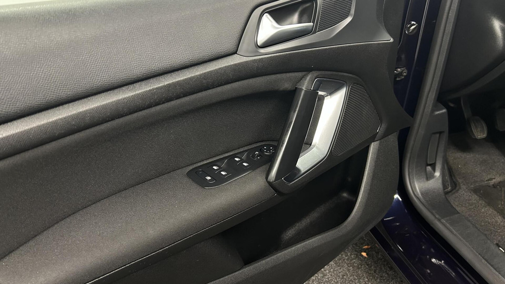 Peugeot 308 (J712RD) met abonnement