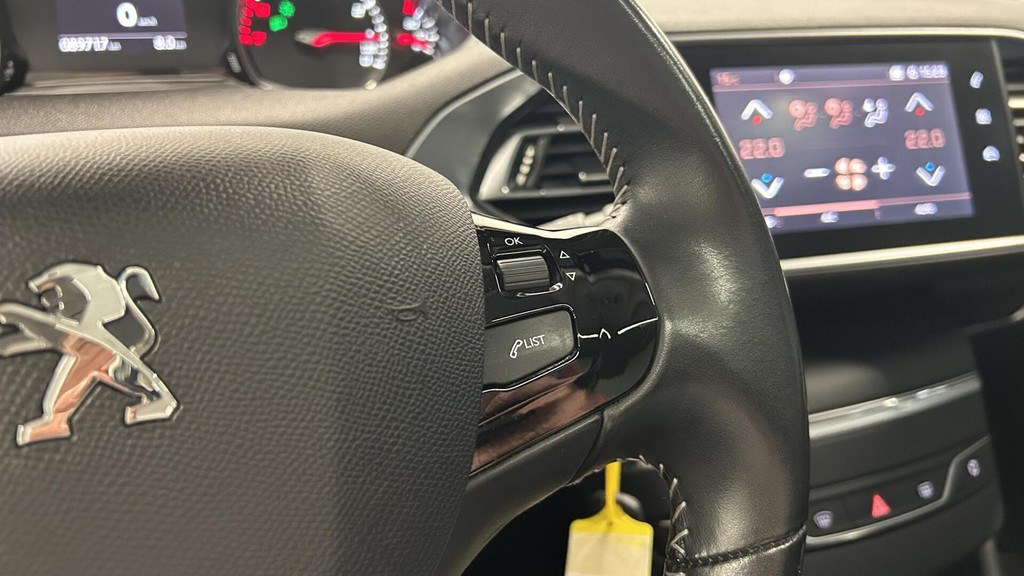 Peugeot 308 (J712RD) met abonnement