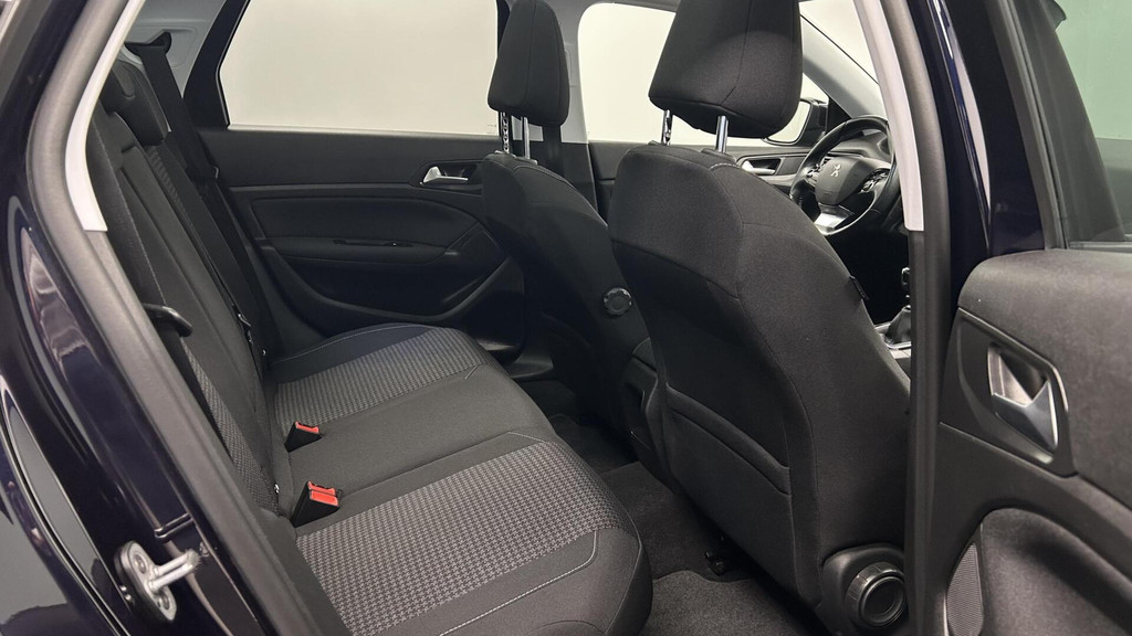 Peugeot 308 (J712RD) met abonnement