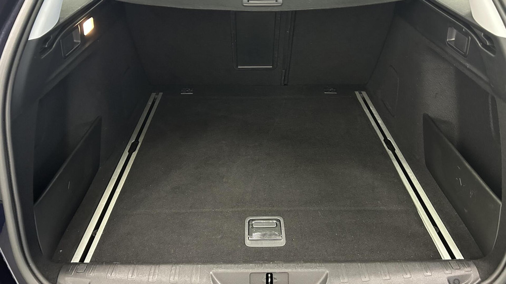 Peugeot 308 (J712RD) met abonnement