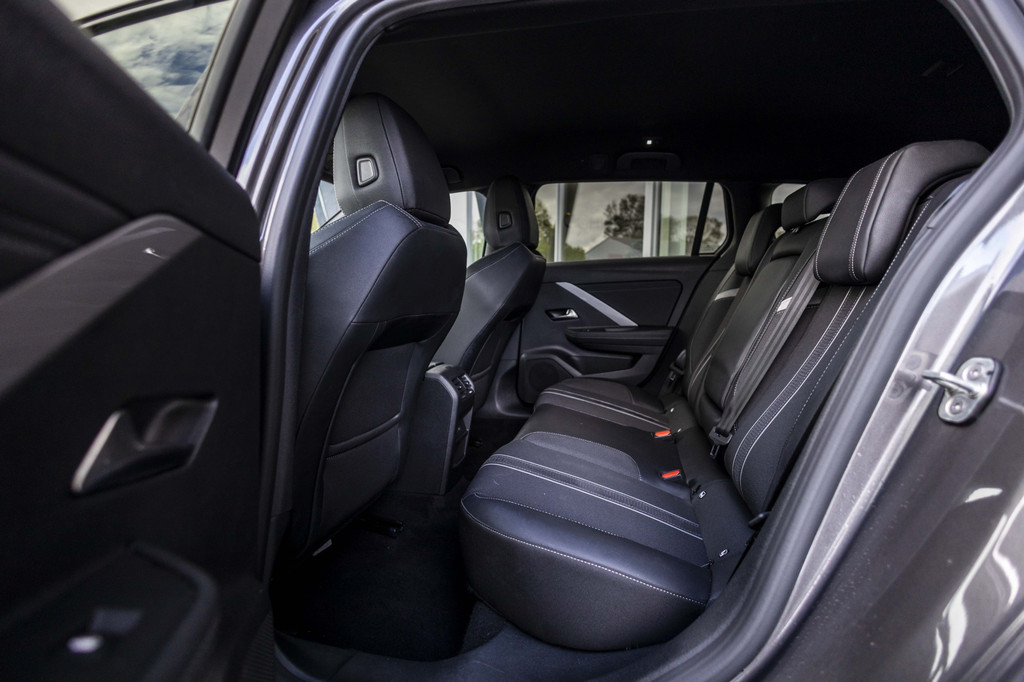 Opel Astra (GGS66X) met abonnement