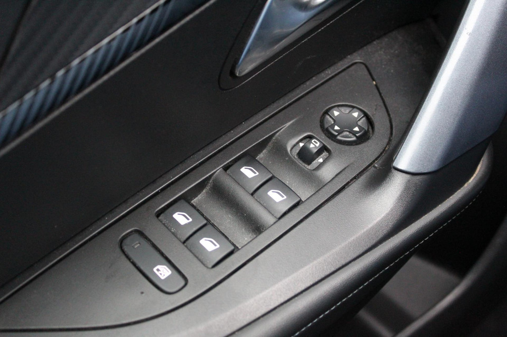 Peugeot 2008 (J457RT) met abonnement