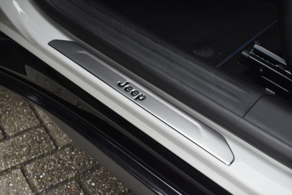 Jeep Compass (JKJ23L) met abonnement