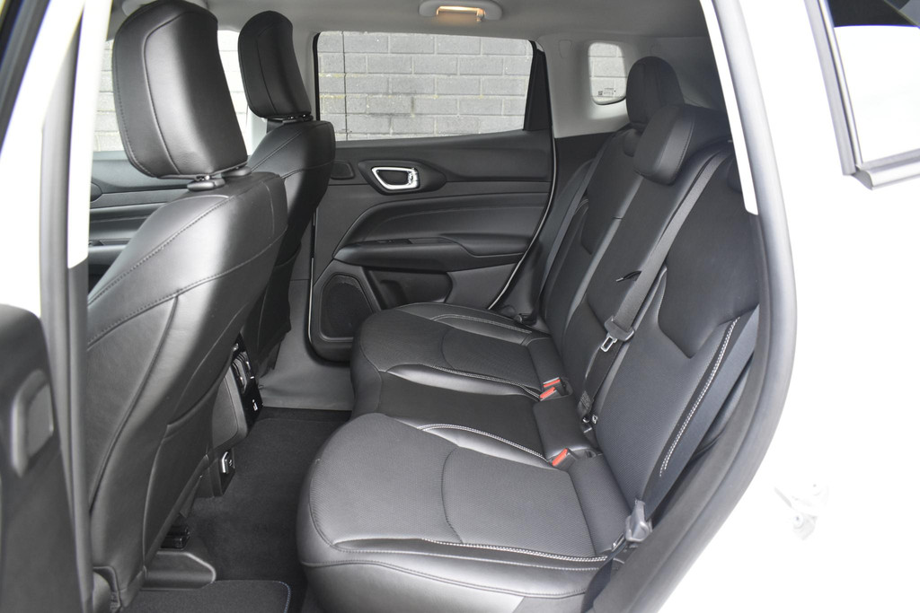 Jeep Compass (JKJ23L) met abonnement