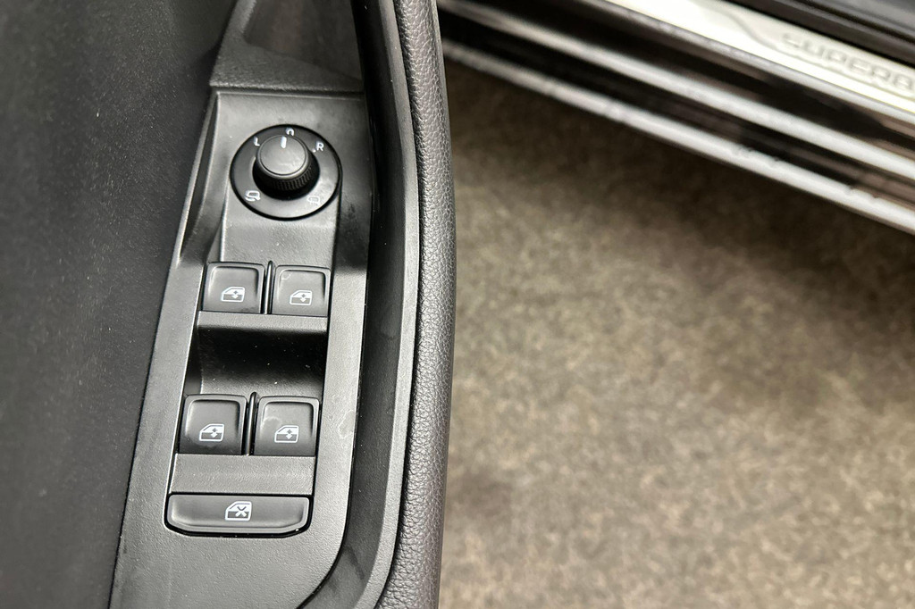 ŠKODA Superb (S632TK) met abonnement