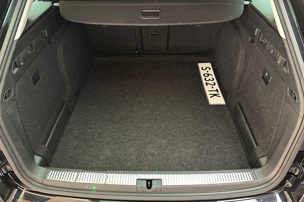 ŠKODA Superb (S632TK) met abonnement