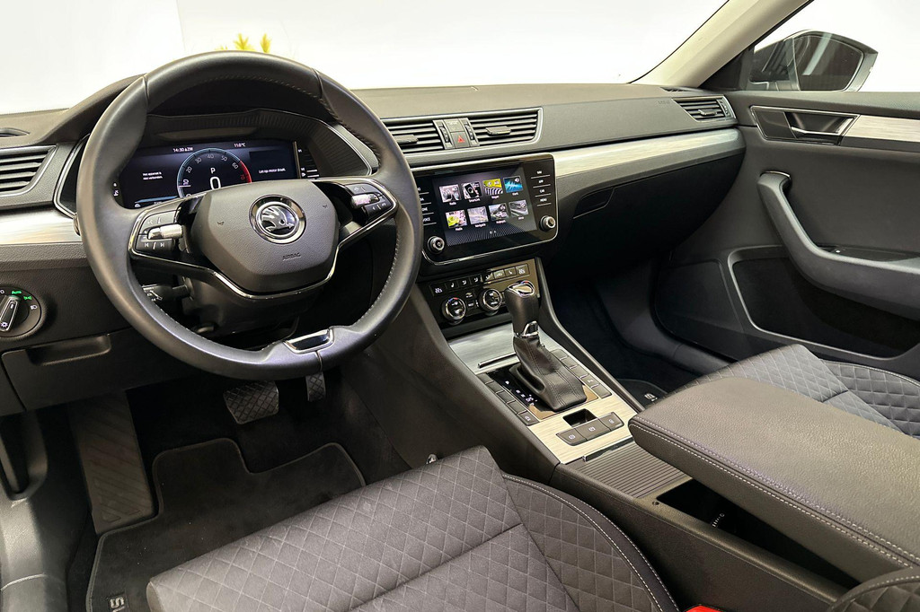 ŠKODA Superb (S632TK) met abonnement