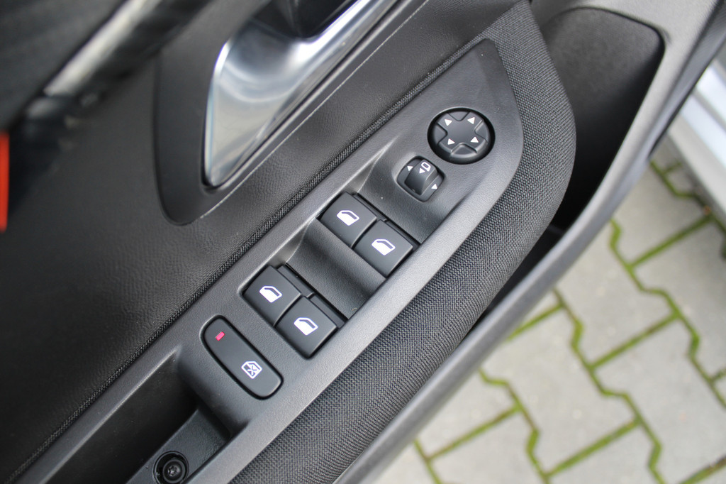 Peugeot 208 (T600BS) met abonnement