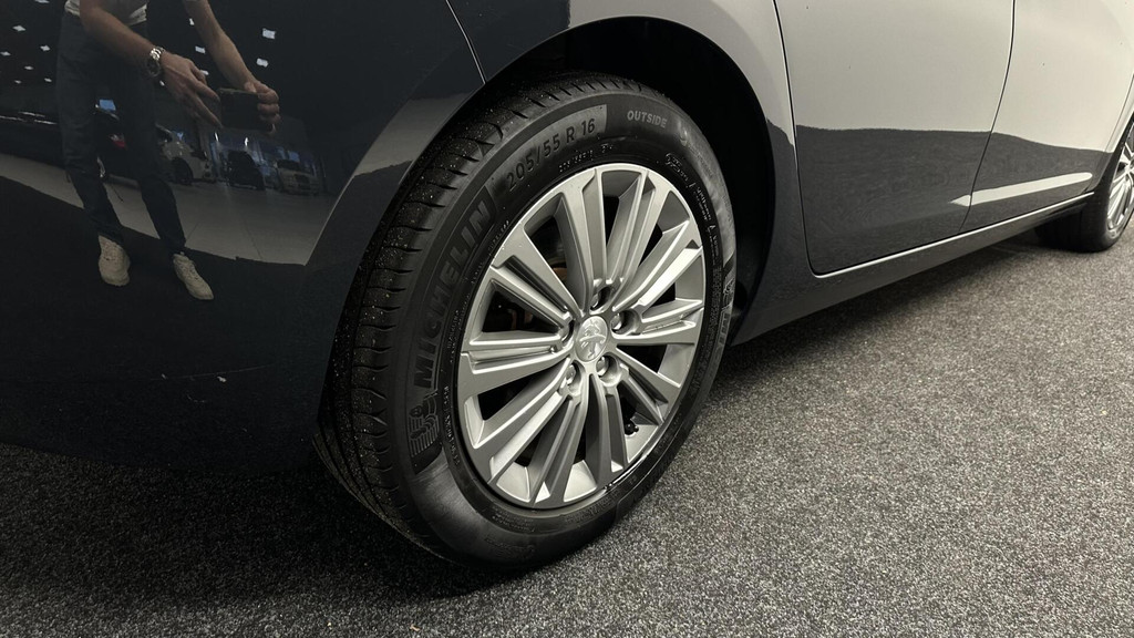 Peugeot 308 (J275GZ) met abonnement