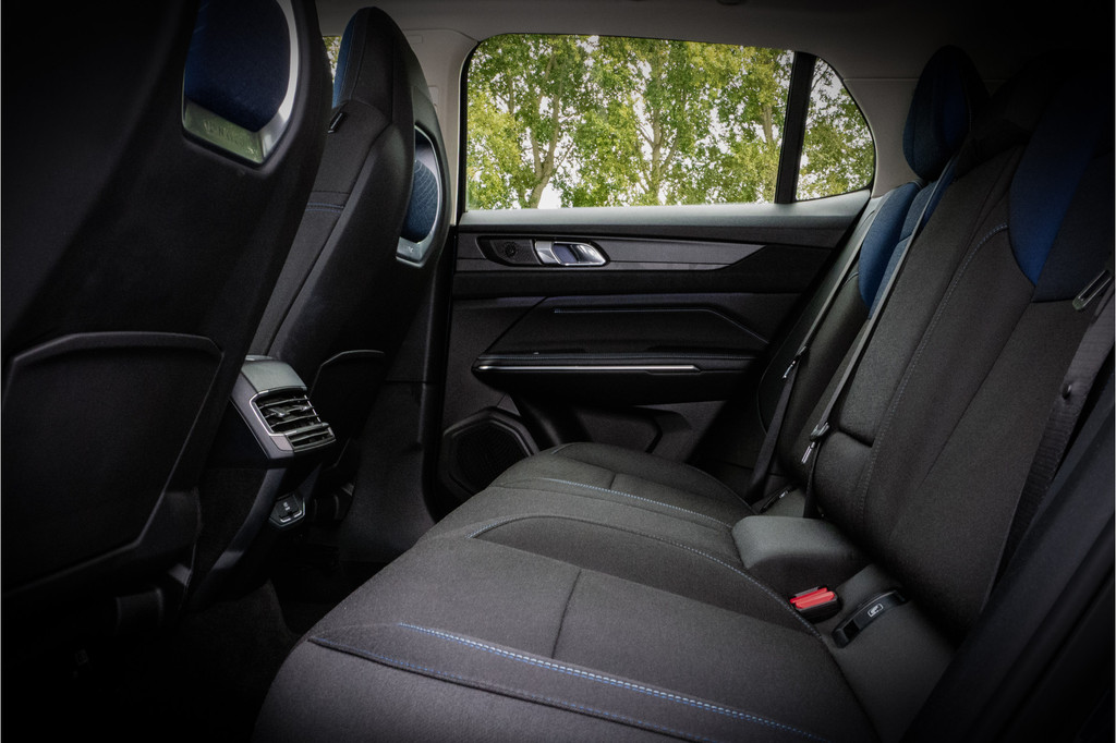 Lynk & Co 01 (S393KK) met abonnement