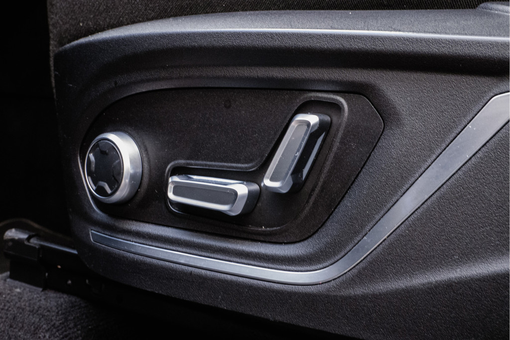 Lynk & Co 01 (S393KK) met abonnement