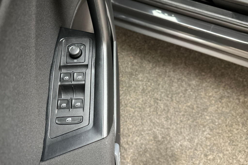 Volkswagen T-Roc (N201HF) met abonnement