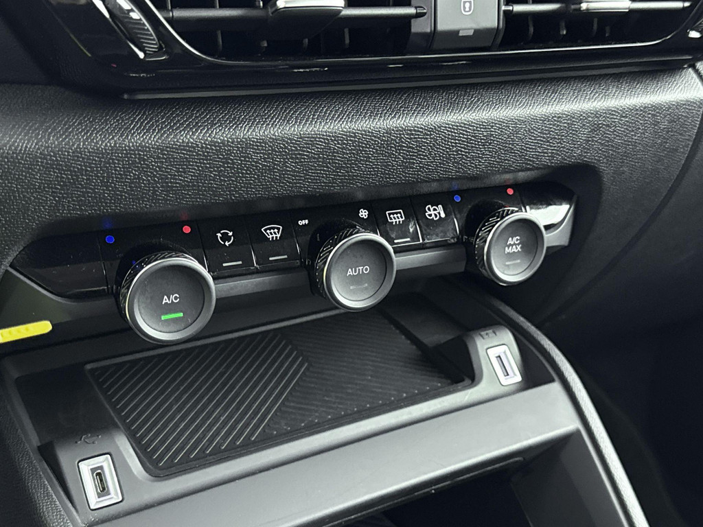 Citroën Ë-C4 (T152PX) met abonnement