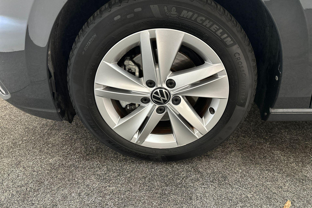 Volkswagen Golf (T129RD) met abonnement