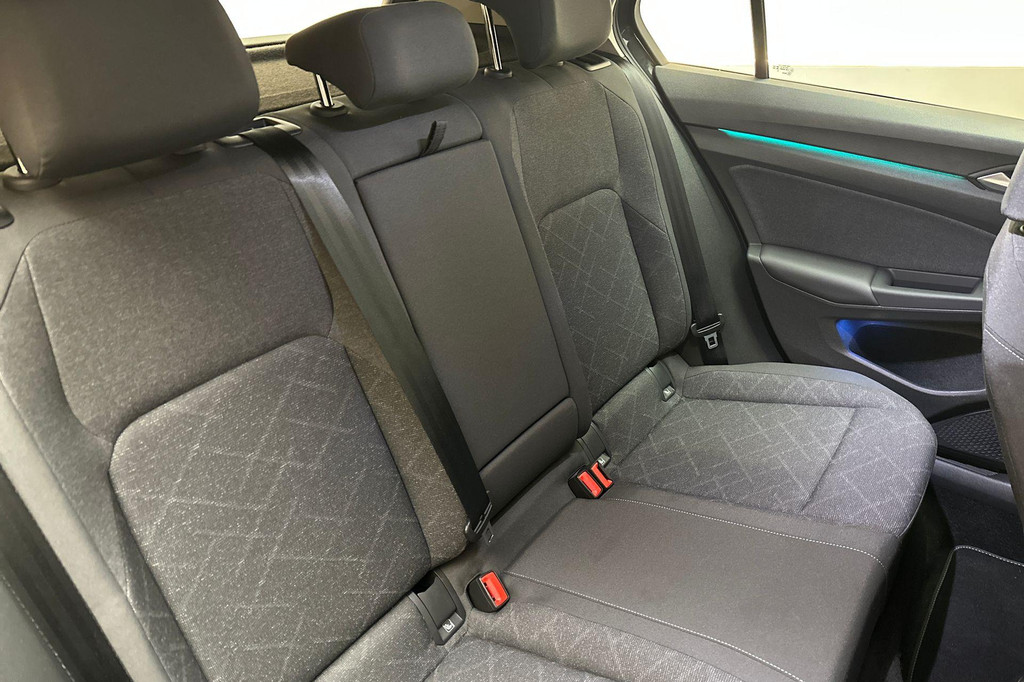 Volkswagen Golf (T129RD) met abonnement