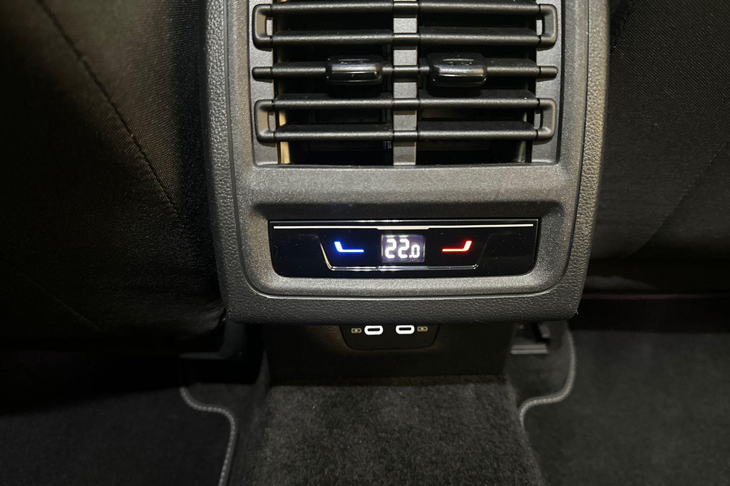 Volkswagen Golf (T129RD) met abonnement