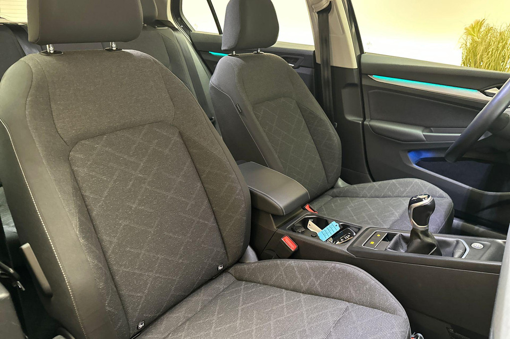 Volkswagen Golf (T129RD) met abonnement