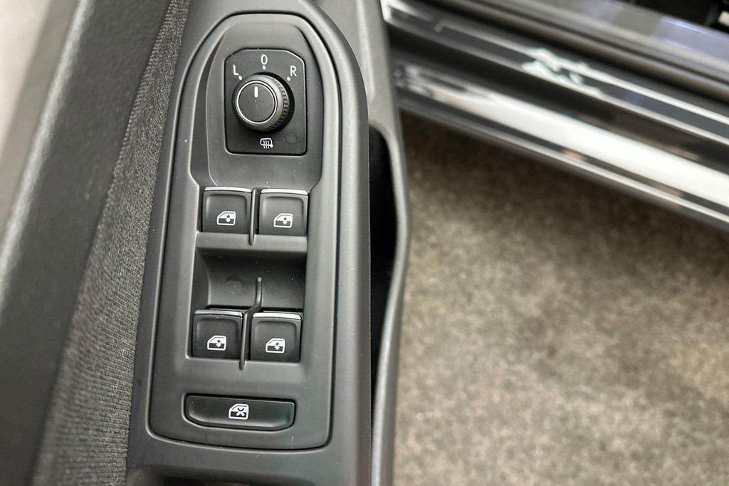 Volkswagen Golf (T129RD) met abonnement