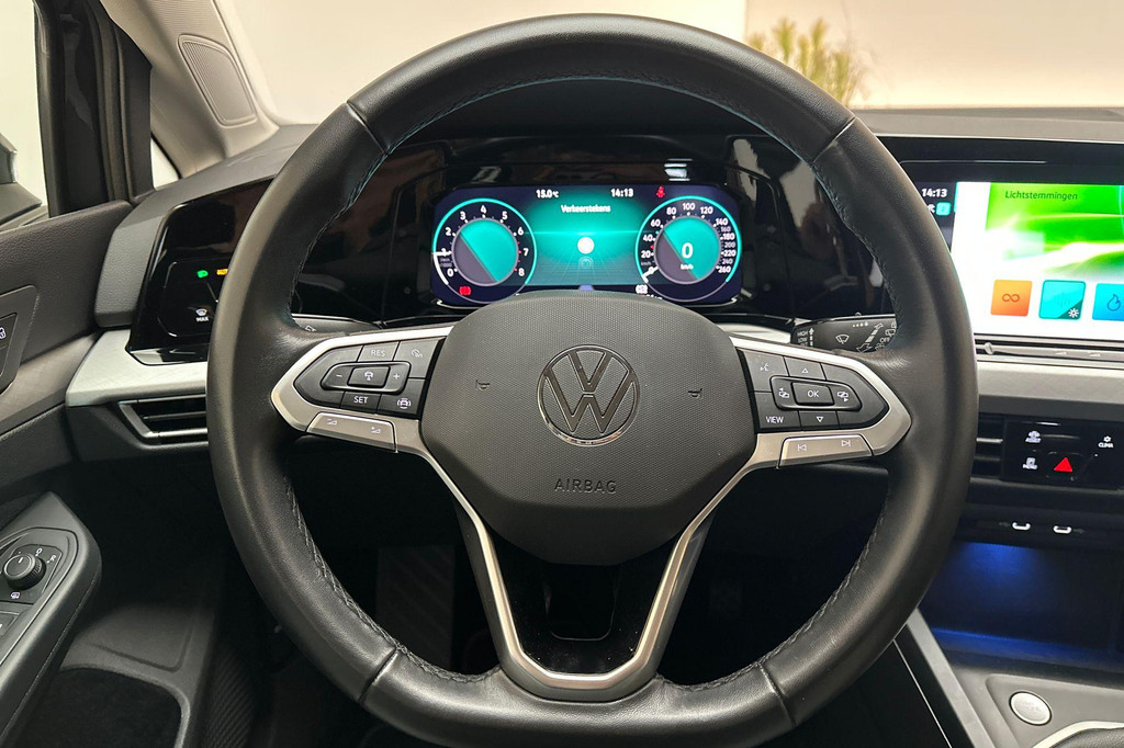 Volkswagen Golf (T129RD) met abonnement