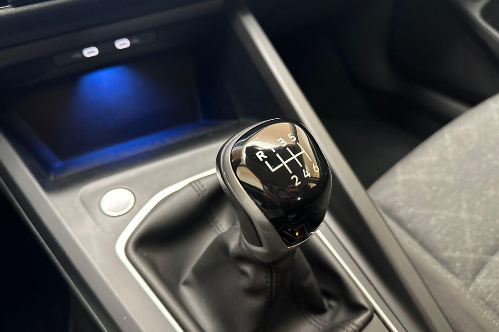 Volkswagen Golf (T129RD) met abonnement