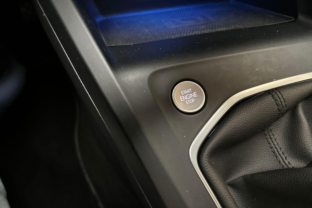 Volkswagen Golf (T129RD) met abonnement