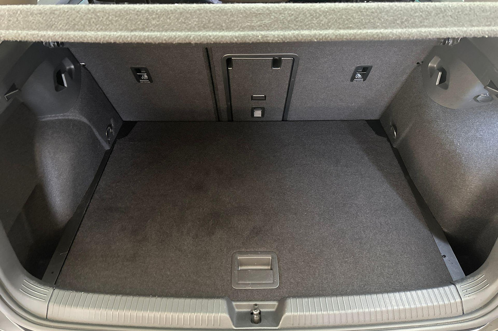 Volkswagen Golf (T129RD) met abonnement