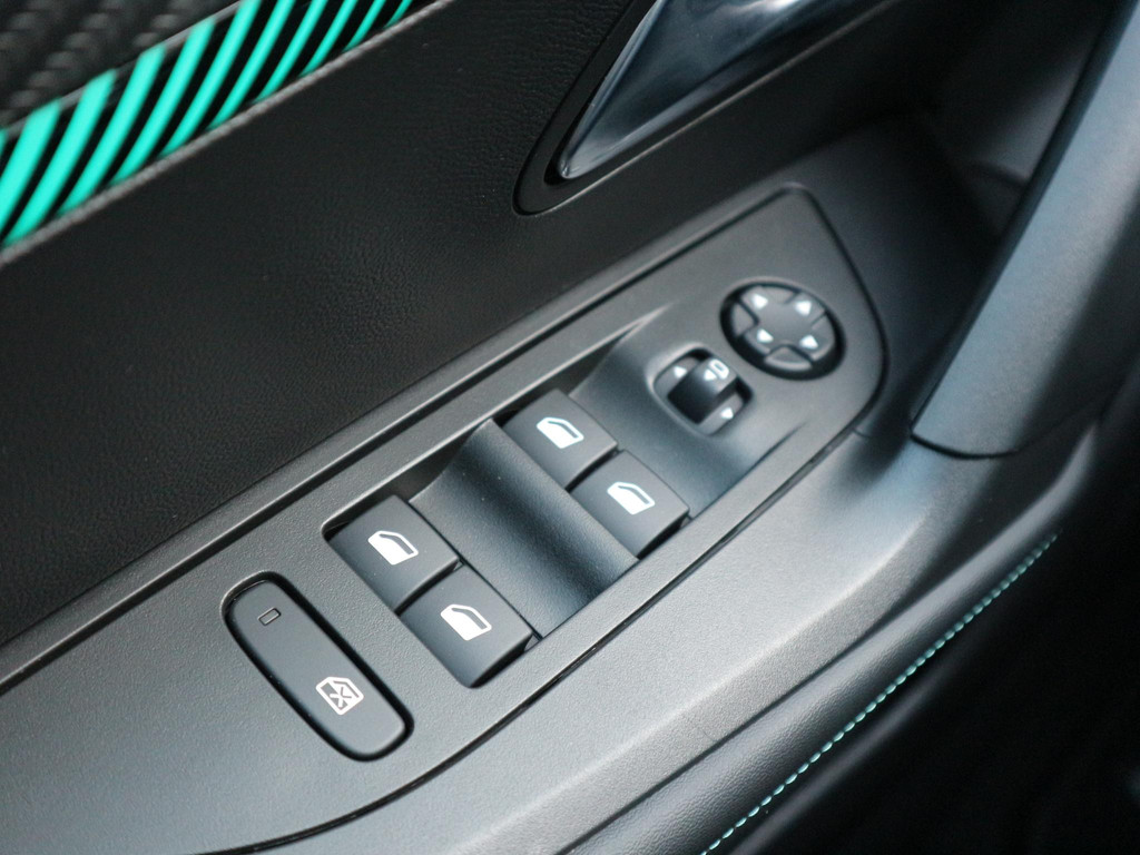 Peugeot e-2008 (S436SX) met abonnement